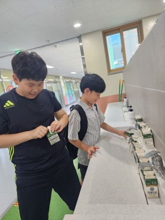 광주남초 꿈지락 봉사단 '지구를 구하는 팩 수거 봉사 활동'